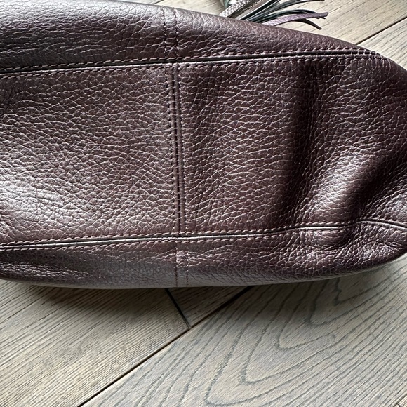 Brighton Elegant Brown with a hint of red Leather Shoulder Bag - medium size - Picture 2 of 5